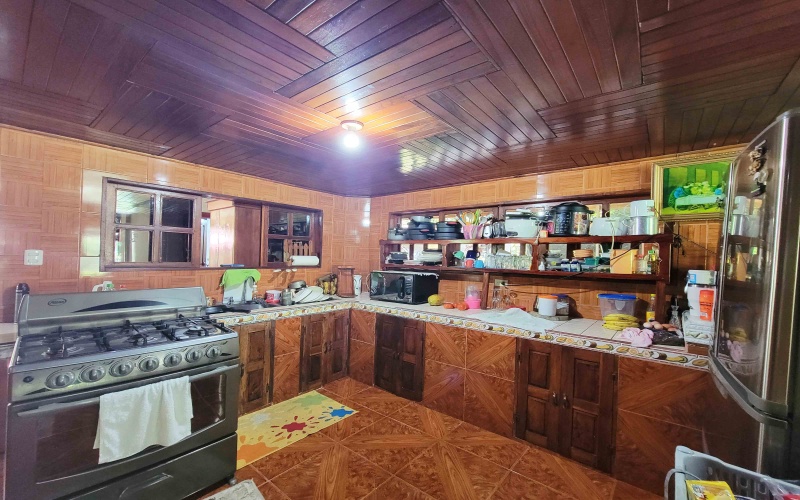 Large house on 1 acre lot, beach house, for sale, Beach front, Pavones, Punta Banco, Rustic house, Bed and breakfast for sale, Costa Rica, Pavones Real estate, 