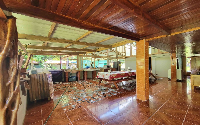 Large house on 1 acre lot, beach house, for sale, Beach front, Pavones, Punta Banco, Rustic house, Bed and breakfast for sale, Costa Rica, Pavones Real estate, 