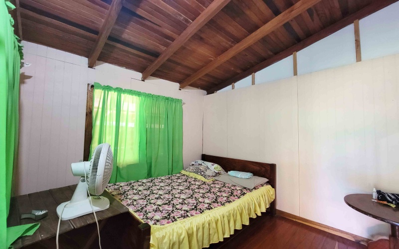 Large house on 1 acre lot, beach house, for sale, Beach front, Pavones, Punta Banco, Rustic house, Bed and breakfast for sale, Costa Rica, Pavones Real estate, 