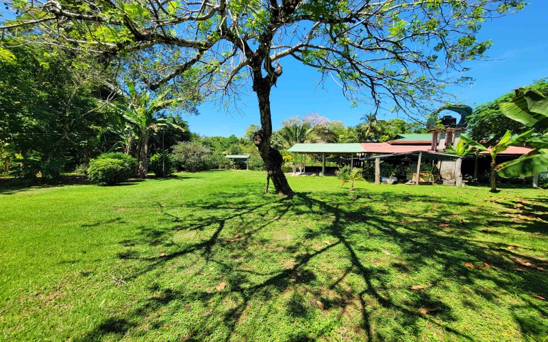 Large house on 1 acre lot, beach house, for sale, Beach front, Pavones, Punta Banco, Rustic house, Bed and breakfast for sale, Costa Rica, Pavones Real estate, 