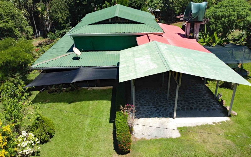 Large house on 1 acre lot, beach house, for sale, Beach front, Pavones, Punta Banco, Rustic house, Bed and breakfast for sale, Costa Rica, Pavones Real estate, 