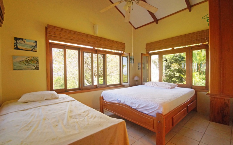 Bedroom in house for sale in Pavones CR