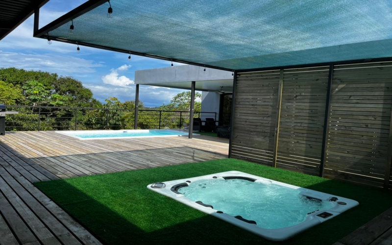 Pool and hot tub at Casa Mango Costa Rica